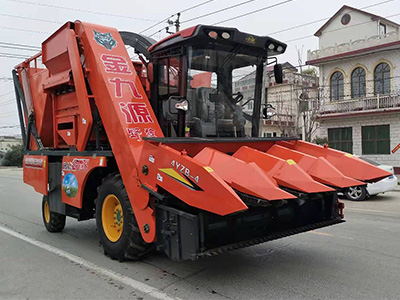 自走式玉米收割機(jī)
